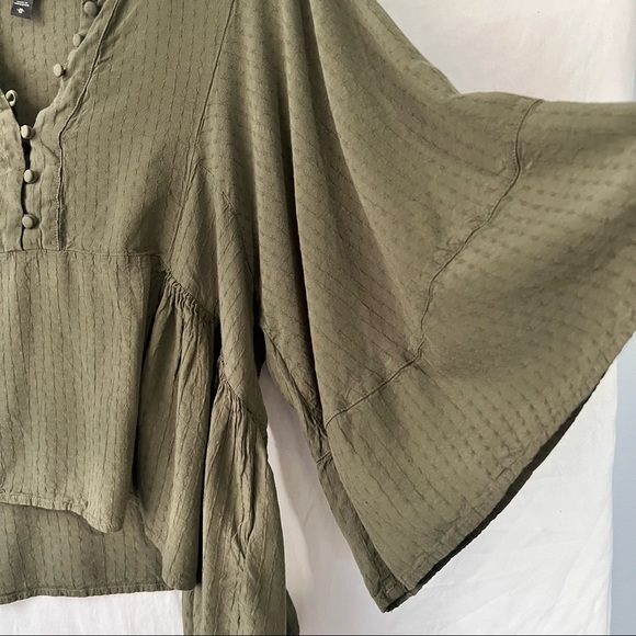 Express Casual Flowy Green Tunic Style Top in Women’s Size Medium - Picture 3 of 5